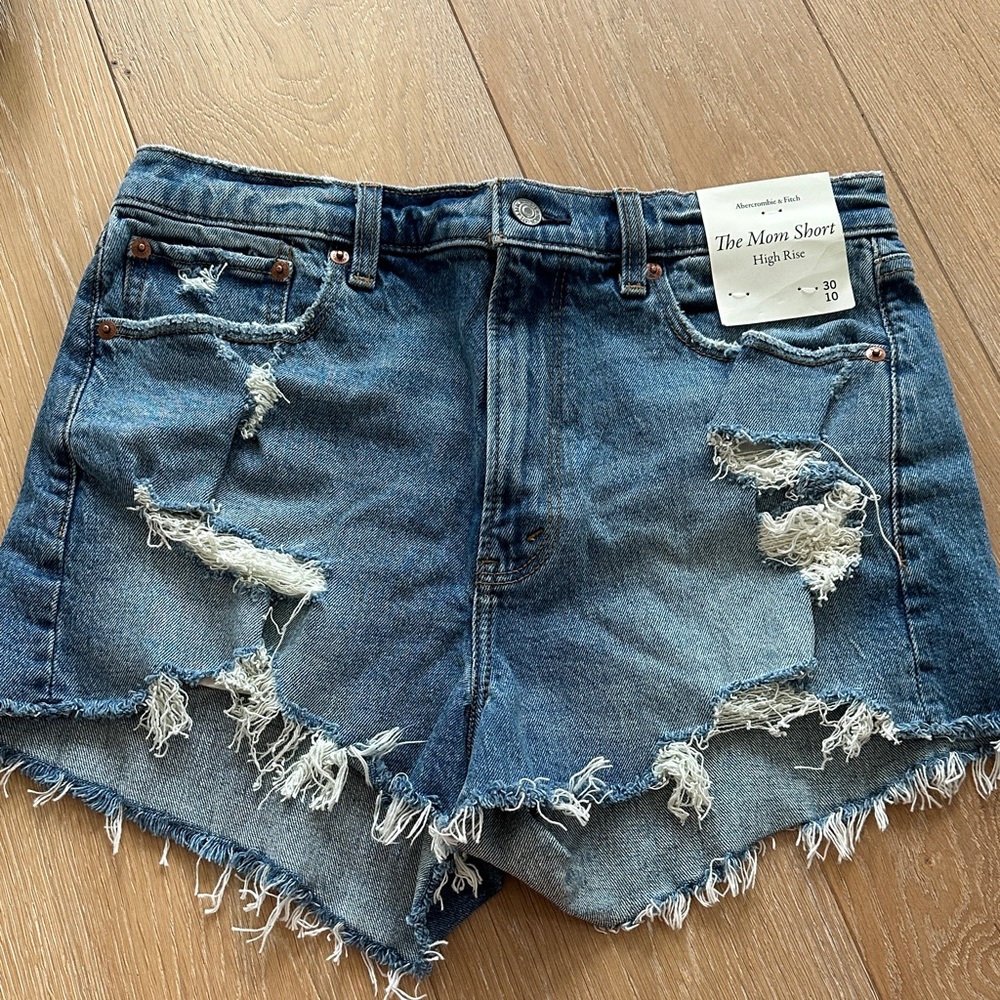Abercrombie The mom short High Rise Distressed Denim